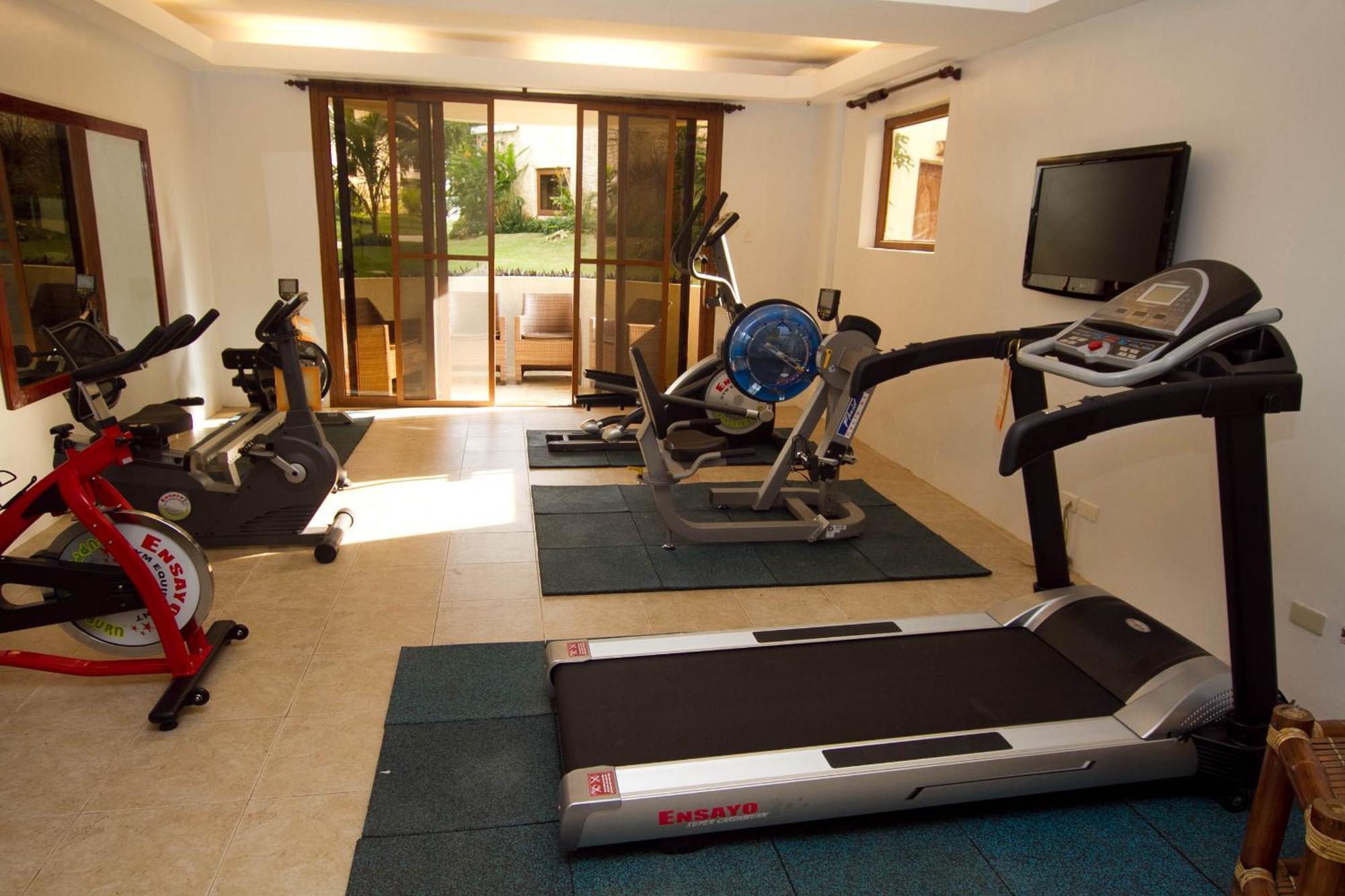 Ambassador In Paradise Balabag  Экстерьер фото A home gym