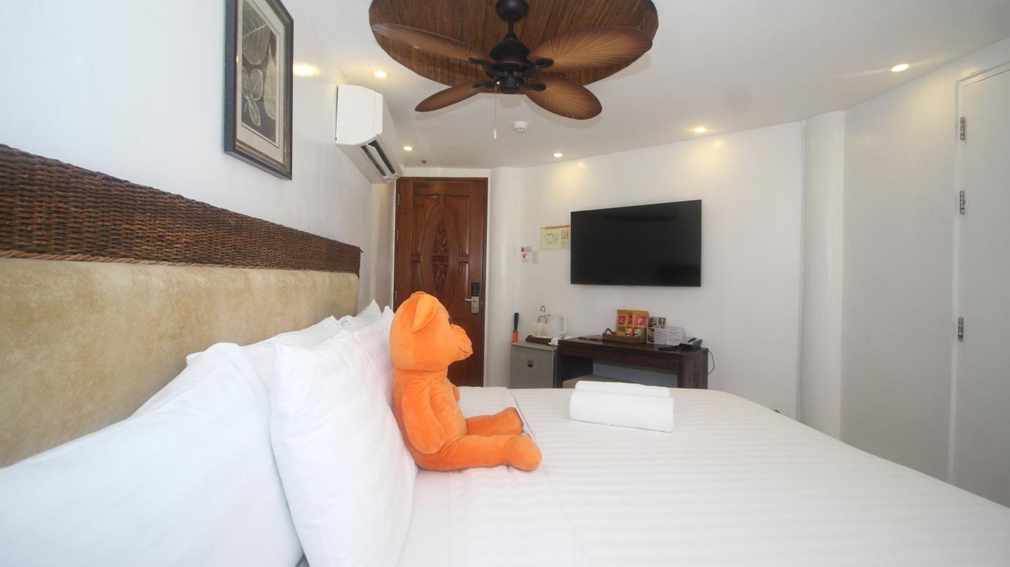 Ambassador In Paradise Balabag  Экстерьер фото Deluxe Room