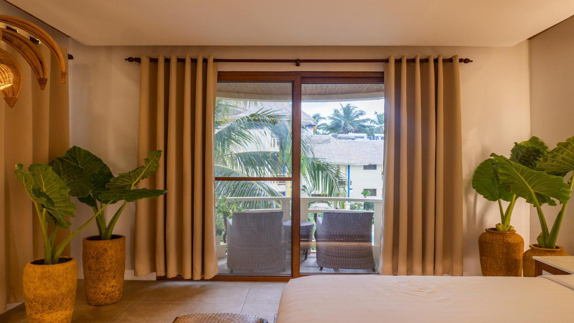 Ambassador In Paradise Balabag  Экстерьер фото A sliding door