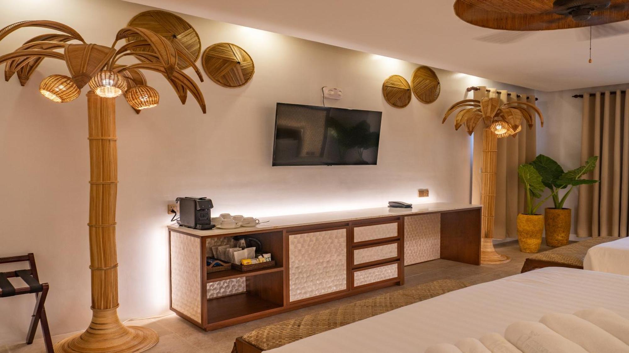 Ambassador In Paradise Balabag  Экстерьер фото A room at the resort